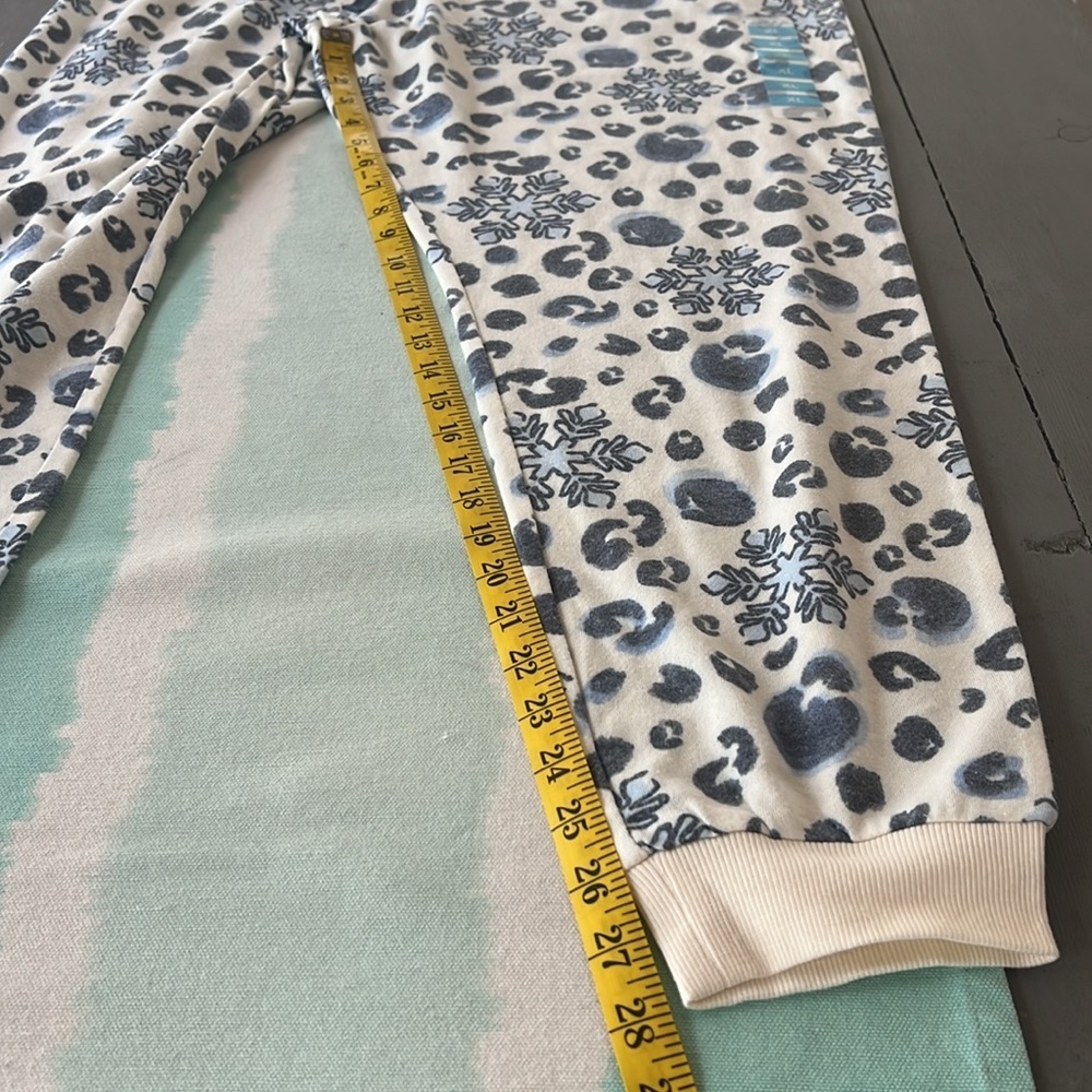 Rockin Around Snowflake Leopard Print Loungewear Jogger PJ Sweat Pants NWOT - Picture 10 of 11